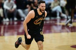 英雄联盟总决赛2025-热火横扫雄鹿，保罗统治全场