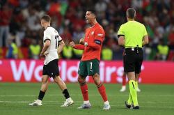 英雄联盟总决赛2025-欧洲杯：英格兰对阵荷兰，卢卡库关键一球