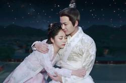 英雄联盟总决赛时间-战术铁幕与帝王觉醒，恩比德如何以活塞式防守压制热火，主宰季后赛