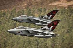 英雄联盟总决赛-团队基因与孤星交棒，从马刺单节艺术到莫兰特抢七接管的篮球传承