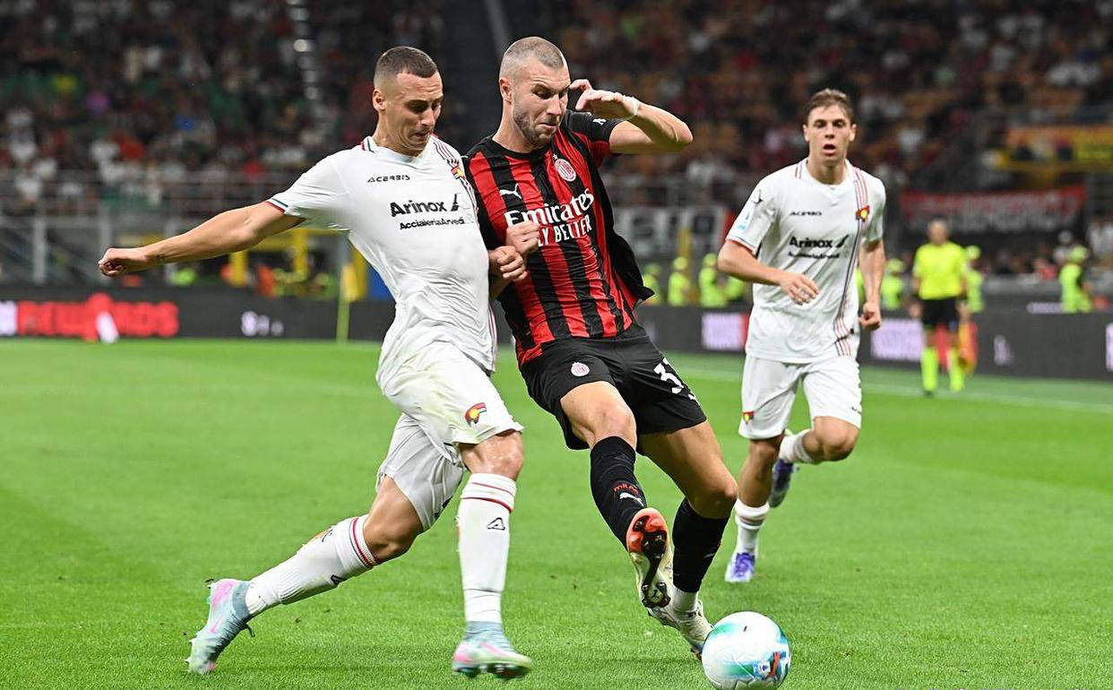 AC米兰豪取客场胜利，继续领跑积分榜的简单介绍