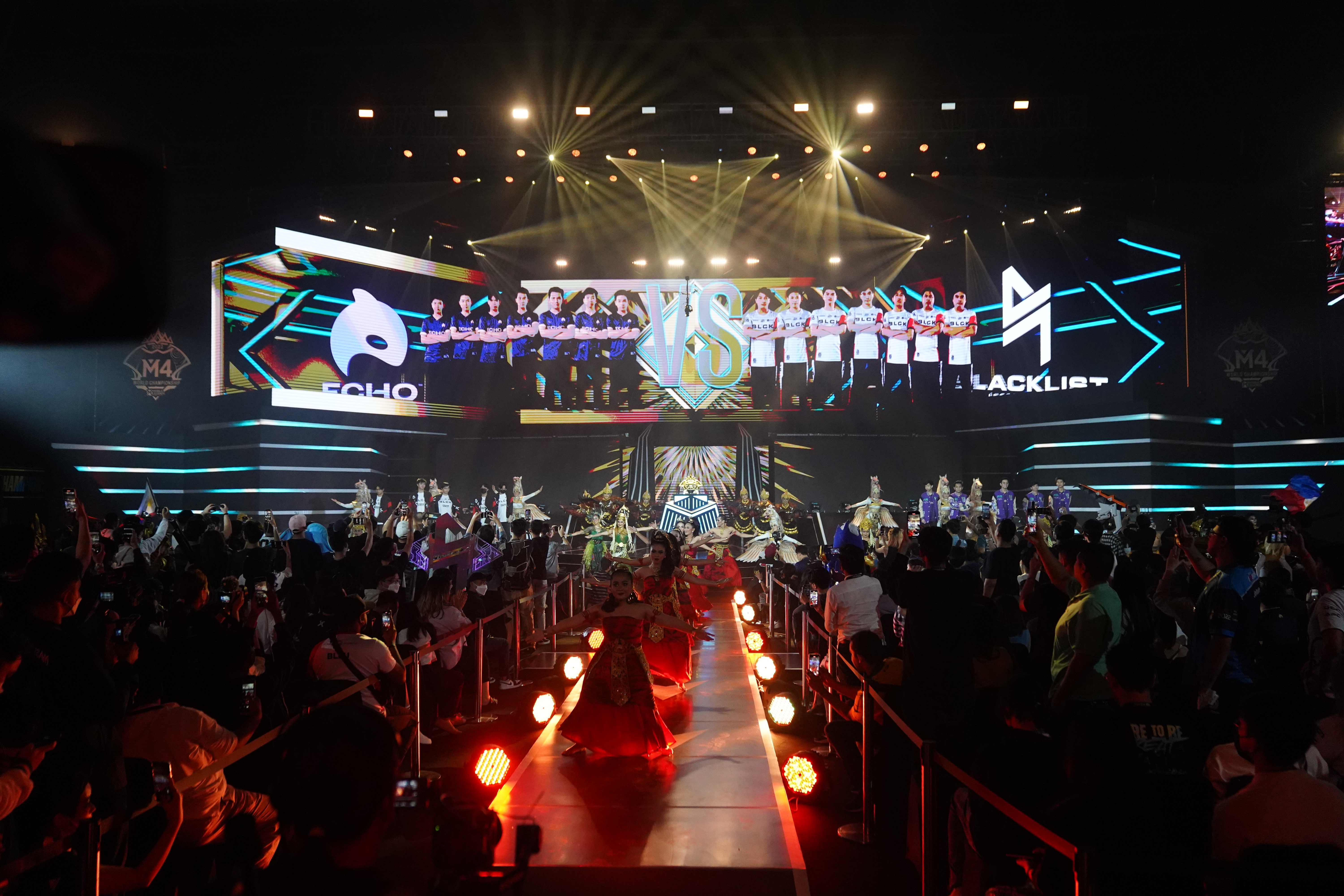 球队齐聚赛场，展现团队精神争夺胜利