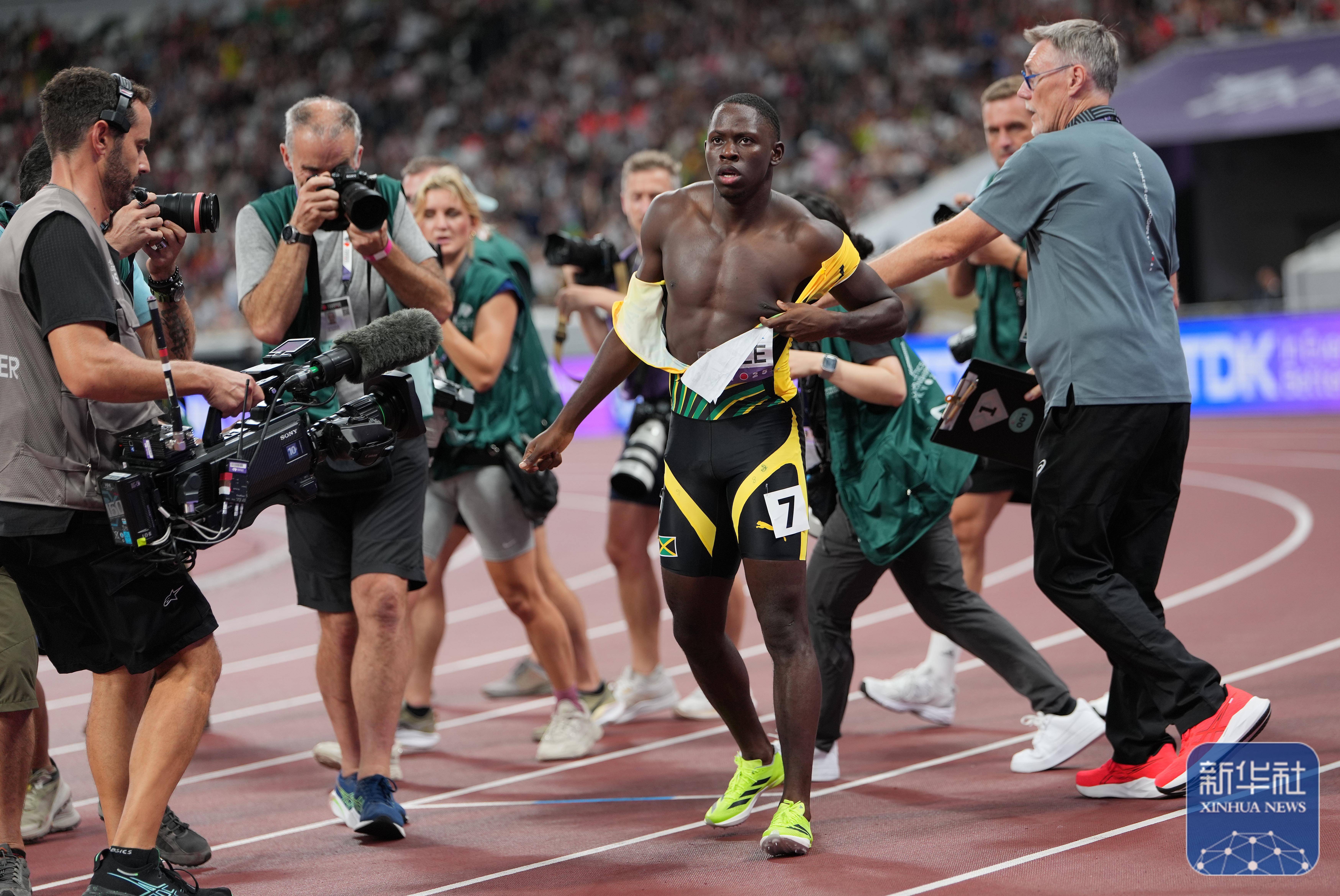 巴拿马女子田径选手冲刺终点的简单介绍