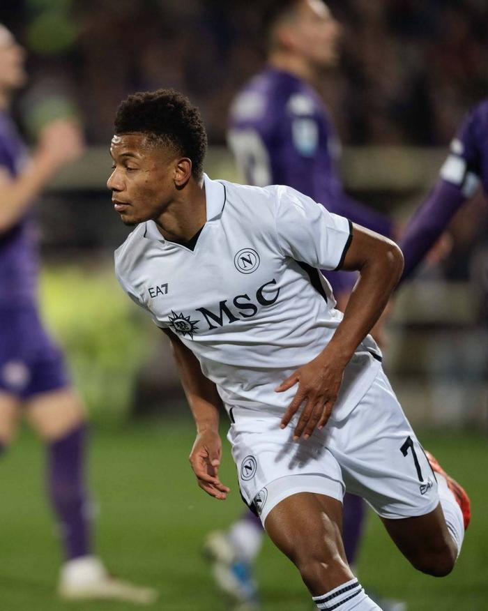 那不勒斯客场战胜佛罗伦萨，保持领先优势的简单介绍