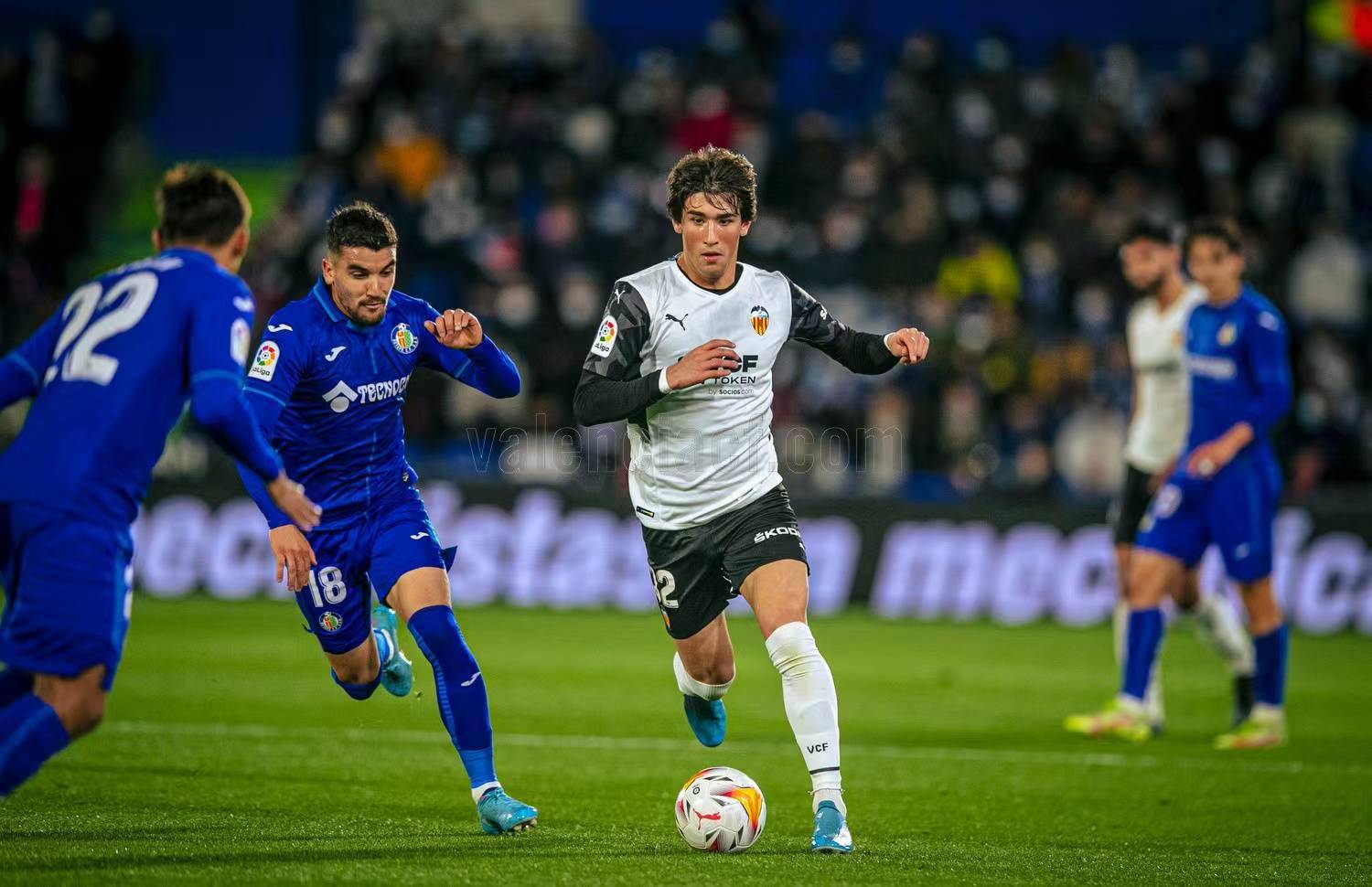 瓦伦西亚客场大败,保级危机蔓延 瓦伦西亚客场大败,保级危机蔓延