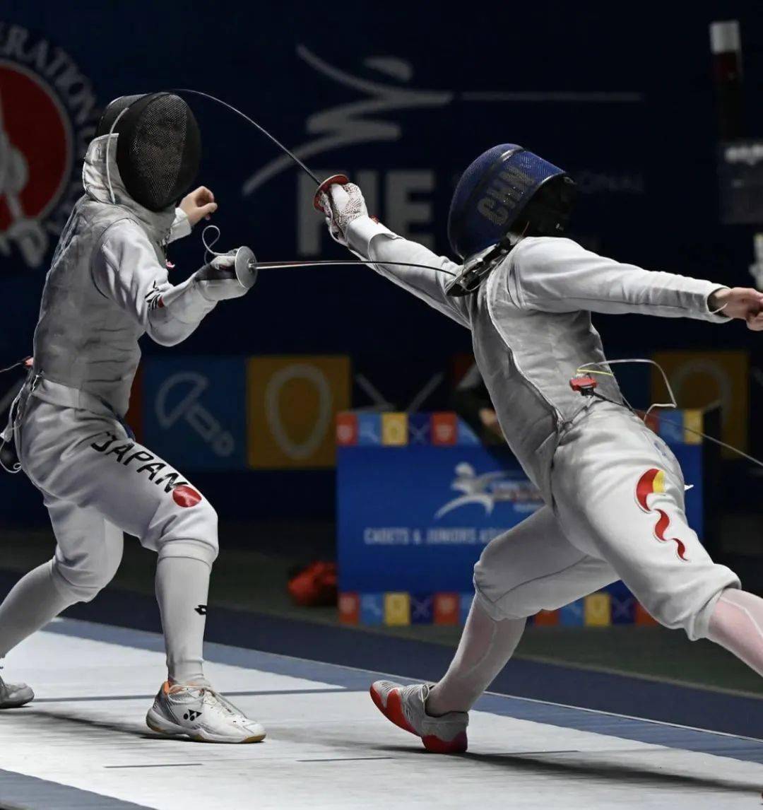 美国选手斩获击剑金牌，惊人表现