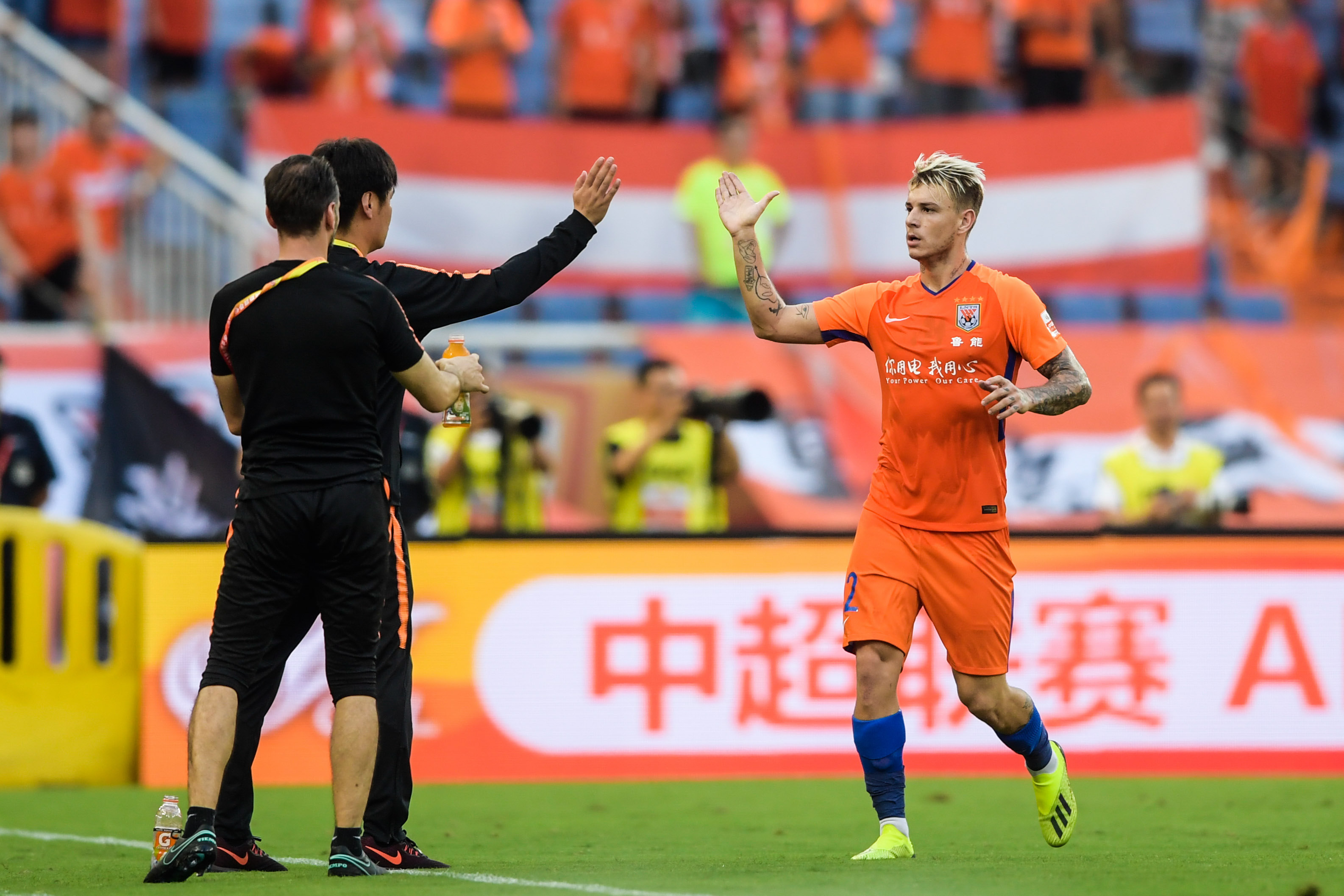 包含山东鲁能客场成功全取三分，继续保持不败态势的词条