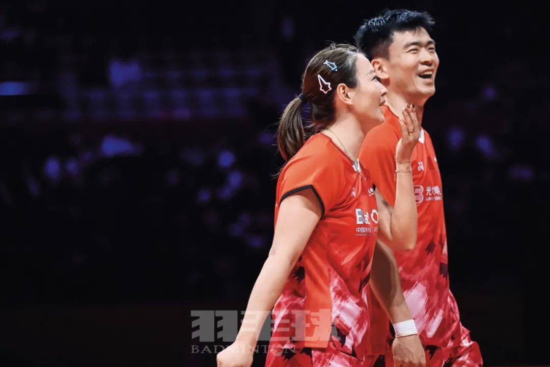 羽毛球传奇谢幕,球迷泪洒赛场 羽毛球传奇谢幕,球迷泪洒赛场