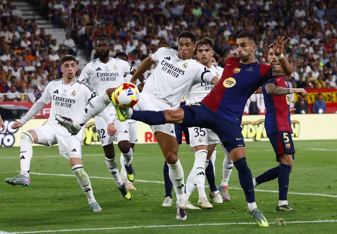 塞尔维亚与希腊欧洲国家杯预选赛激烈对决,谁能脱颖而出 塞尔维亚与希腊欧洲国家杯预选赛激烈对决,谁能脱颖而出