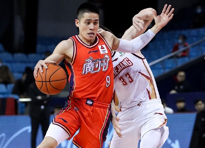 柏林联队稳扎稳打，战术引发关注