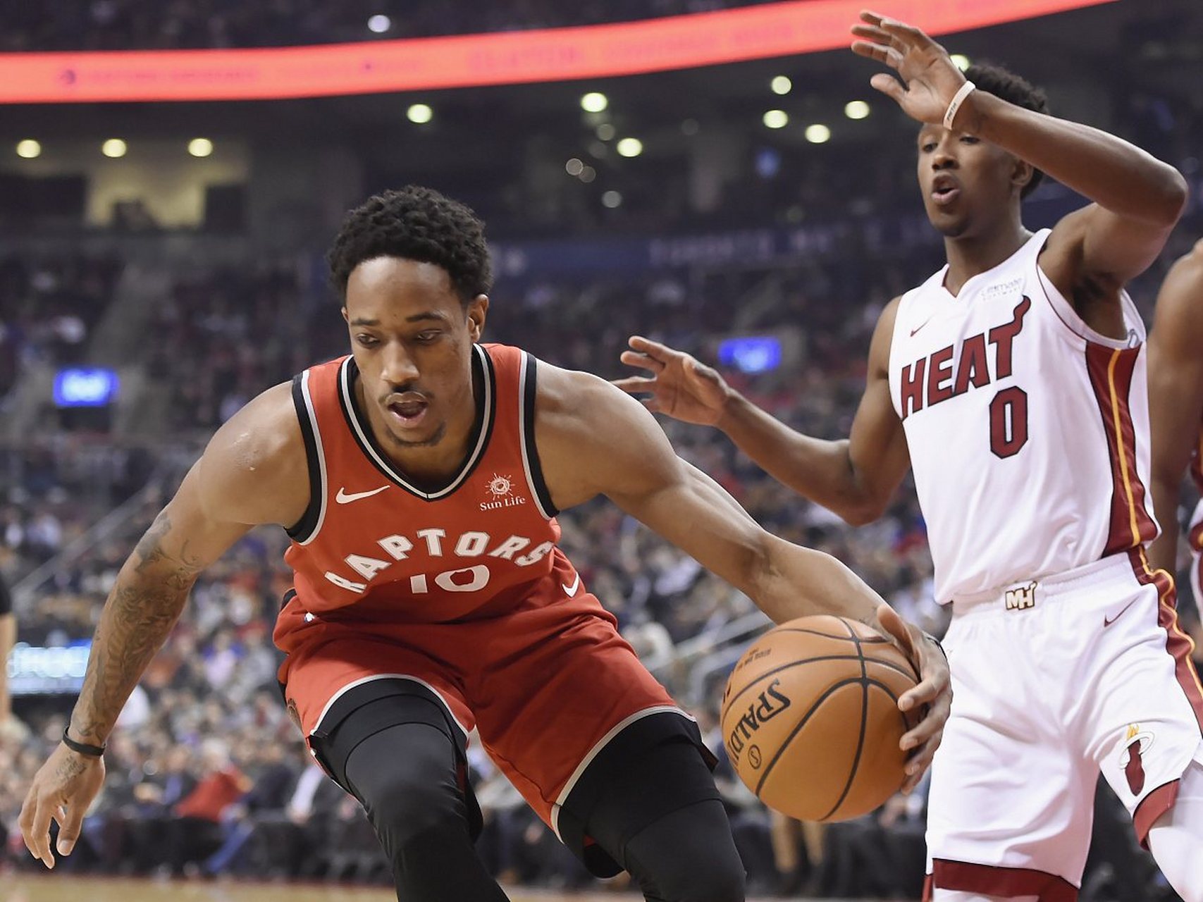 山东队轻取广东队，西亚卡姆点燃赛场