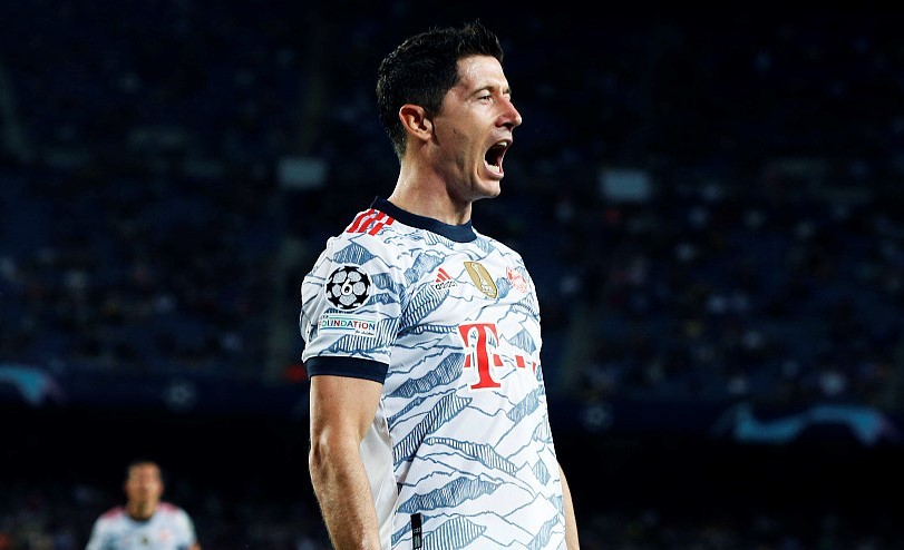 中国逆转荷兰，莱万状态火热